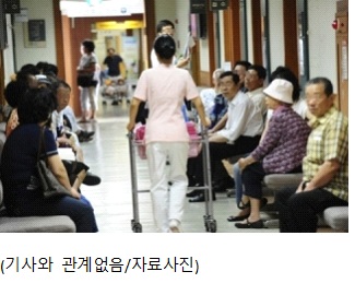Read more about the article <span class="entry-title-primary">모국 건강보험 혜택, 폭 넓어지나</span> <span class="entry-subtitle">체류기준 90일-→30일로 낮춰</span>